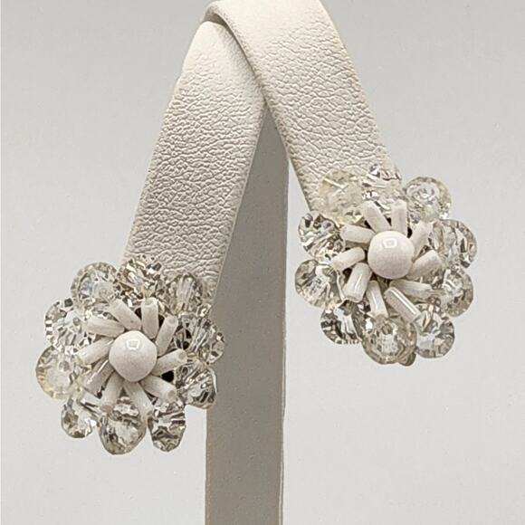 1940s Milk Glass Flower Earrings - Picture 4 of 6